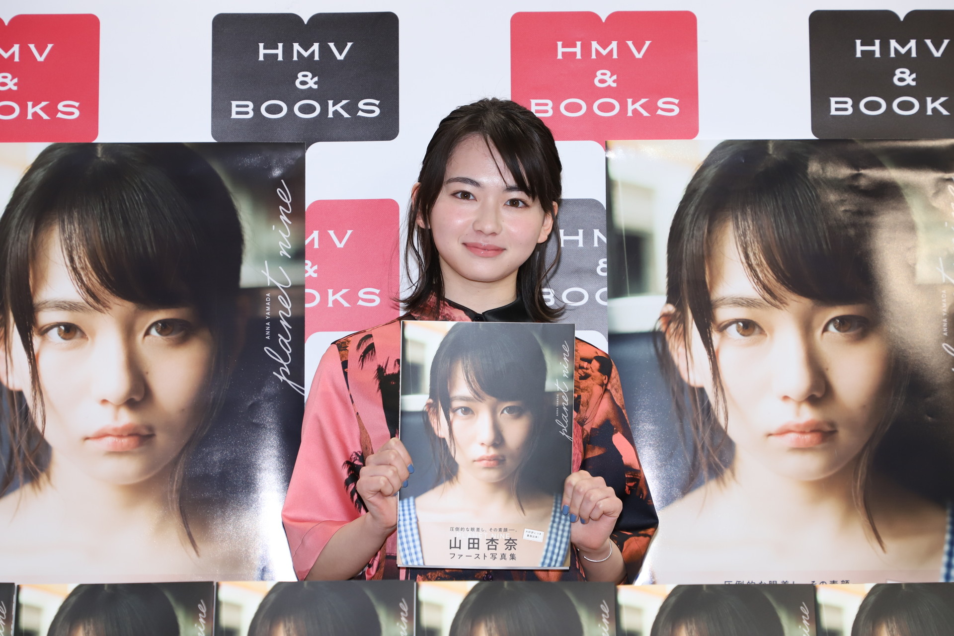 透明感の暴力」山田杏奈ファースト写真集の重版が決定！「これからの