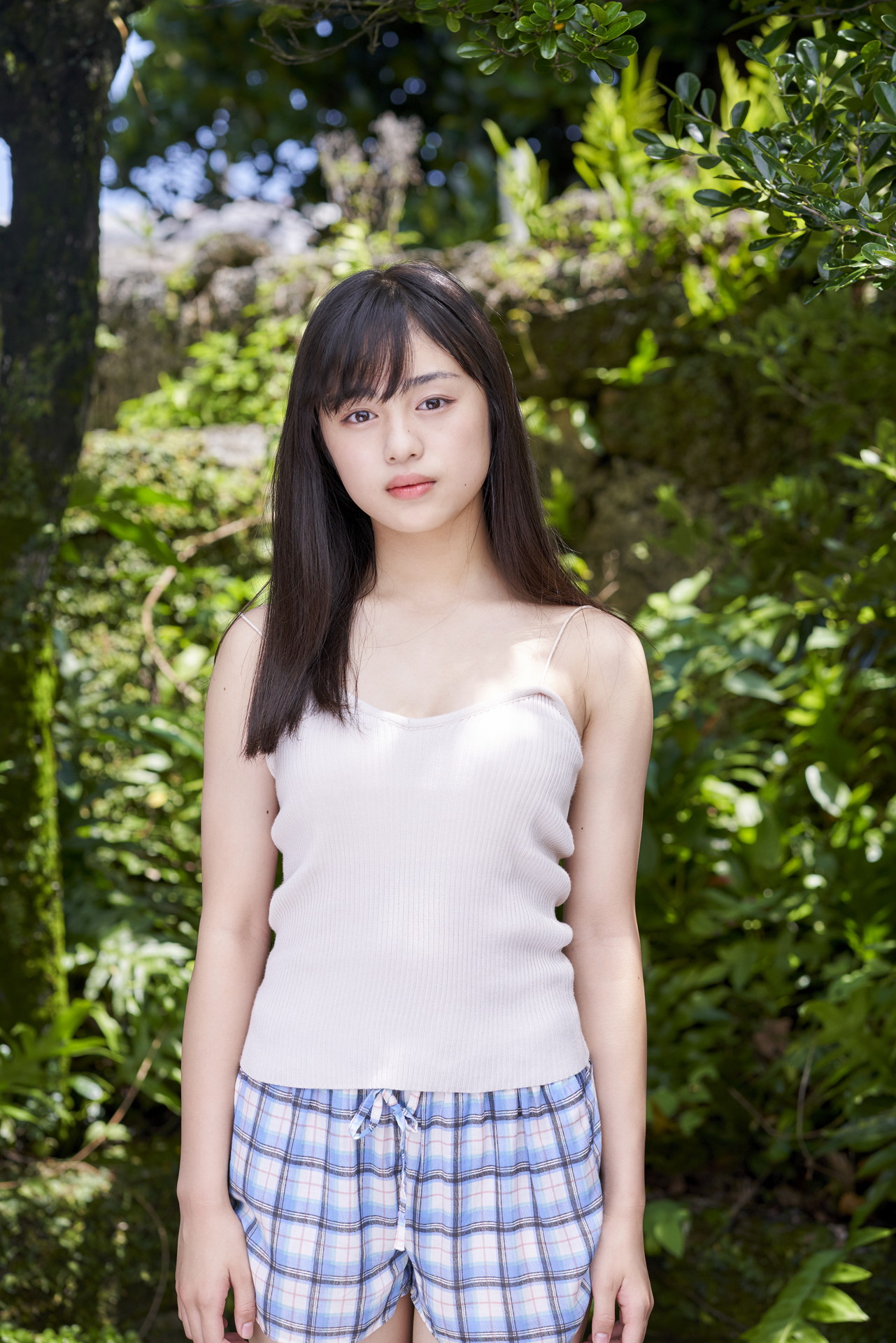 ハコイリムスメ 1st 写真集 依田彩花 絵森彩 ハコイリムスメ 1st 写真集 依田彩花 絵森彩 - メルカリ